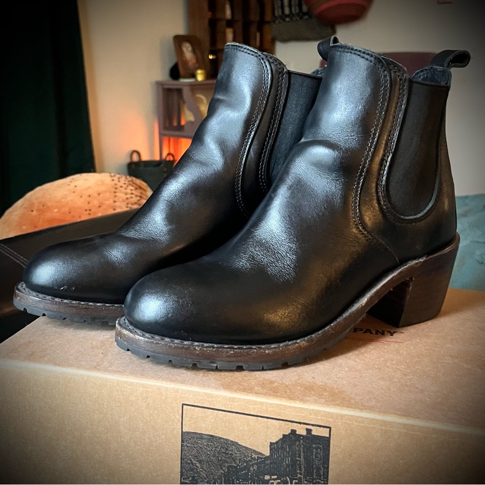 Black Leather Women’s Red Wing Harriet Boots - Picture 5 of 5